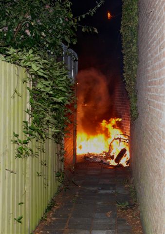 2009/191/20090815 001 Buitenbrand Sperwerstraat.jpg